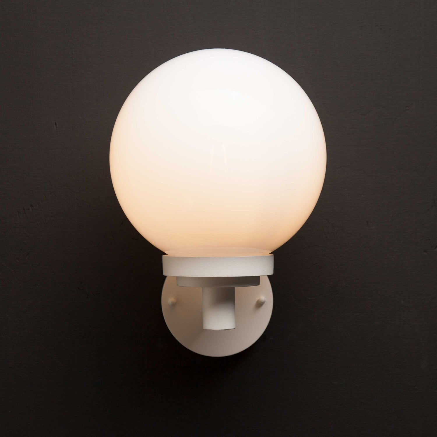 Doro Wall luminaire E27 socket IP44 White