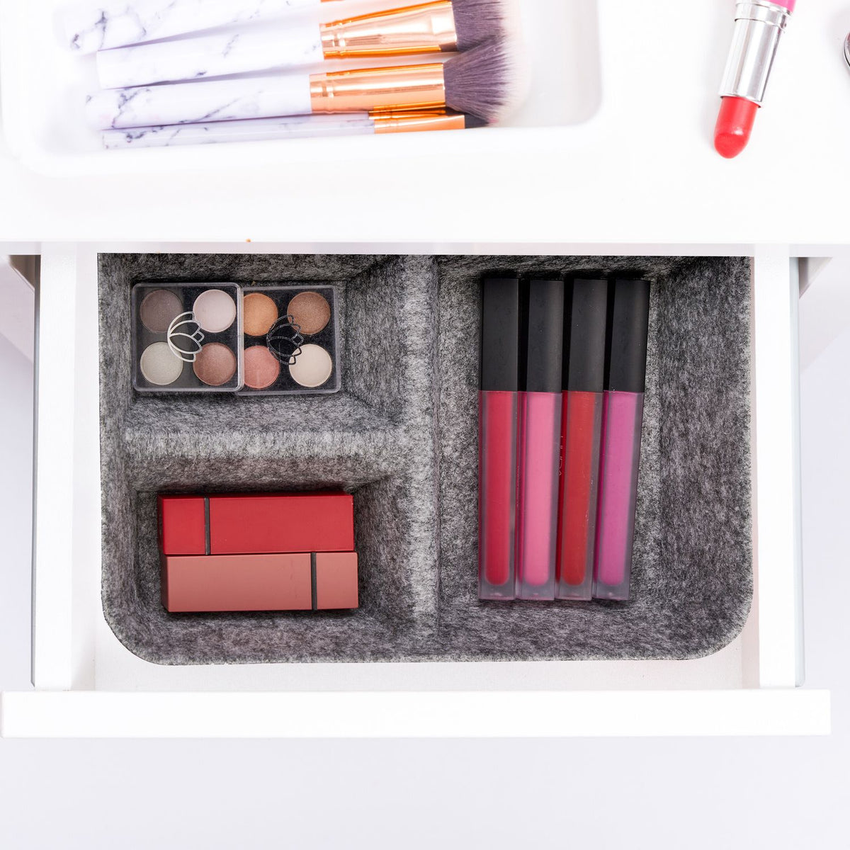 Drawer divider made of felt