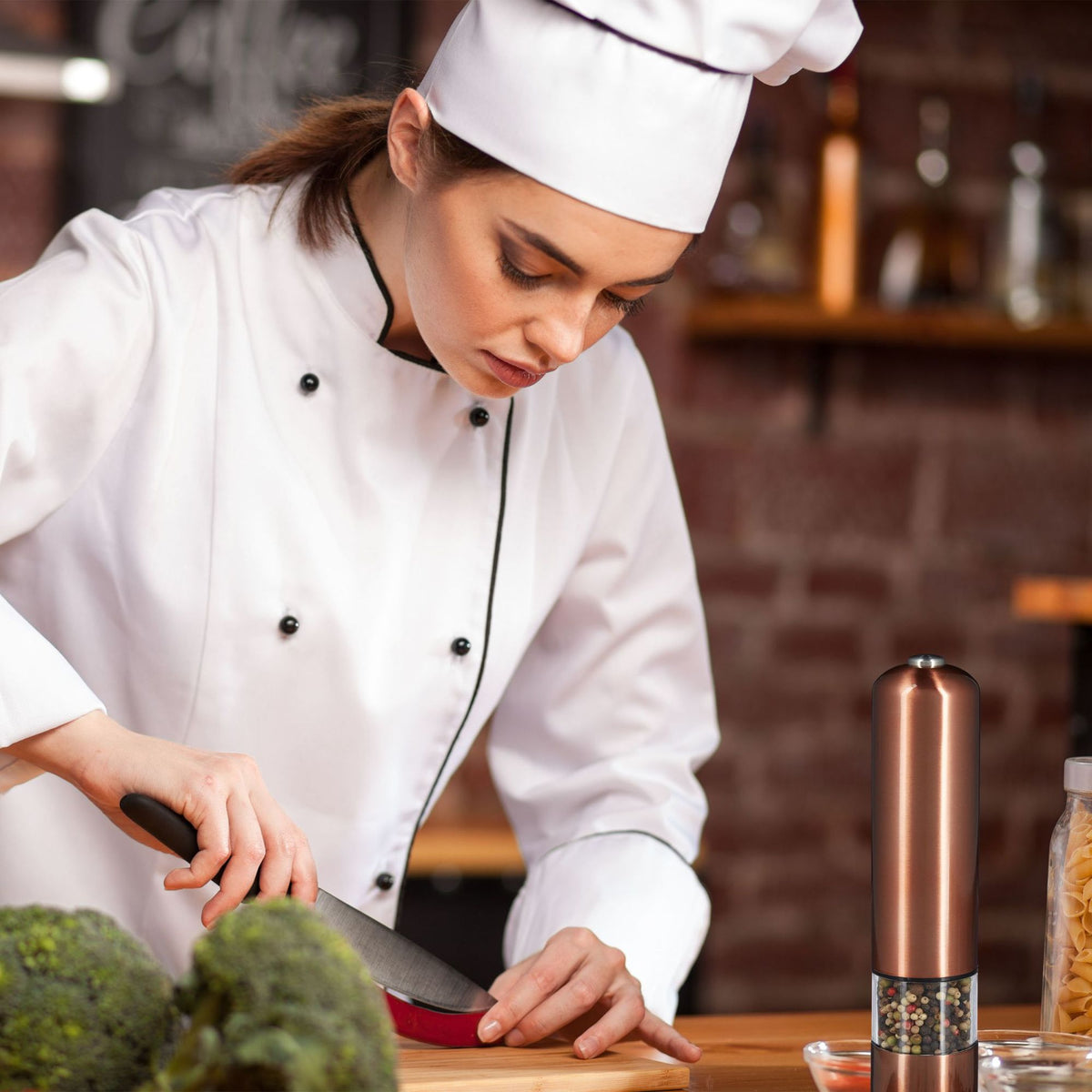 Electric pepper grinder in stainless steel