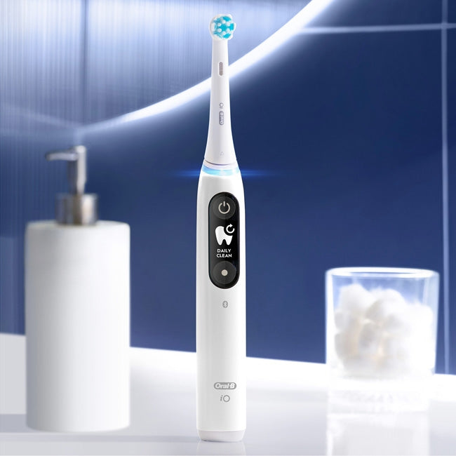 Electric toothbrush iO6 Series M6 White