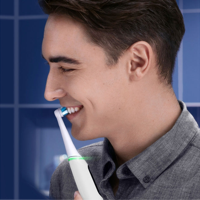 Electric toothbrush iO6 Series M6 White