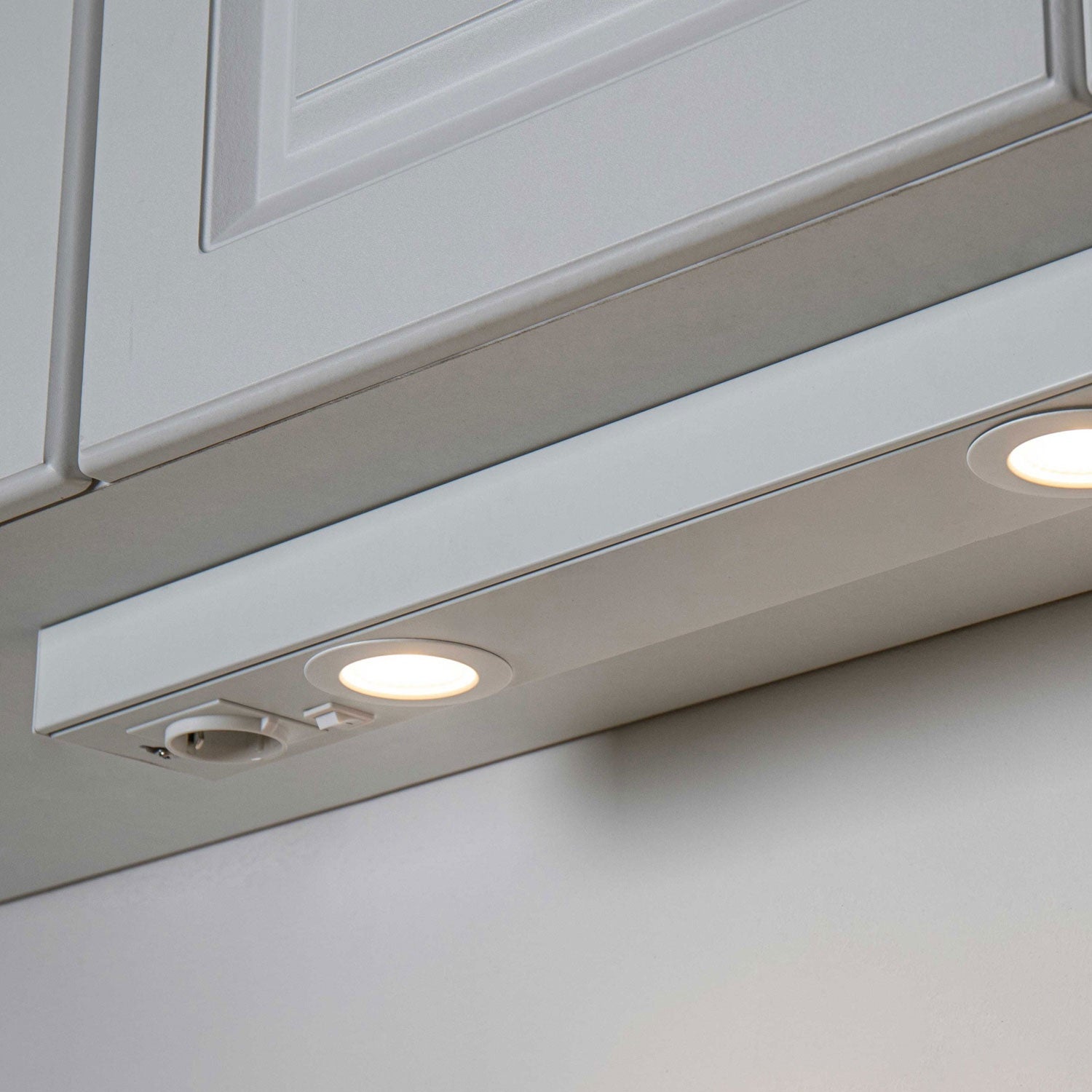 Emma 580 Kitchen bench lighting 2xspot + outlet 3000K 650lm 580cm