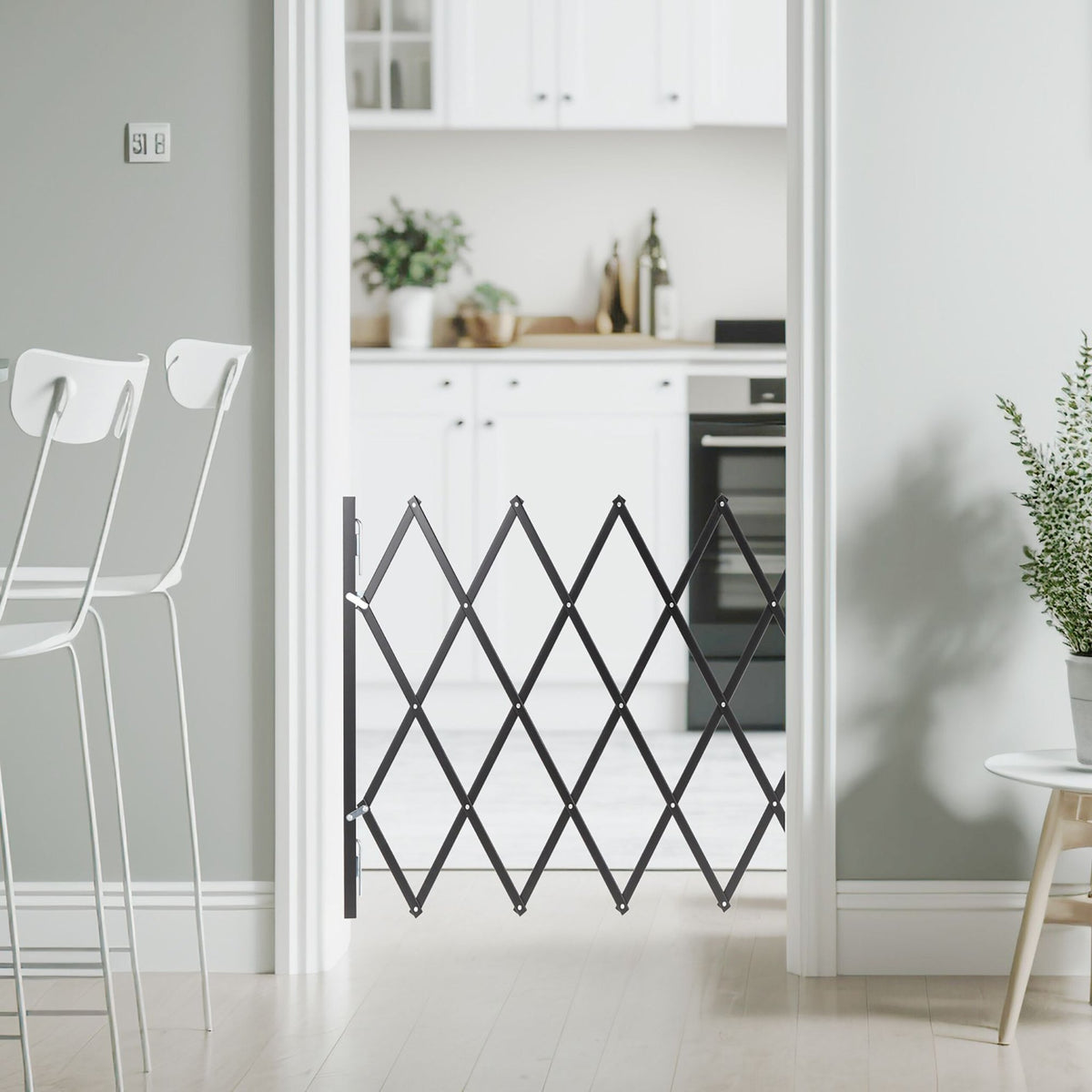 Extendable Dog Barrier in Black