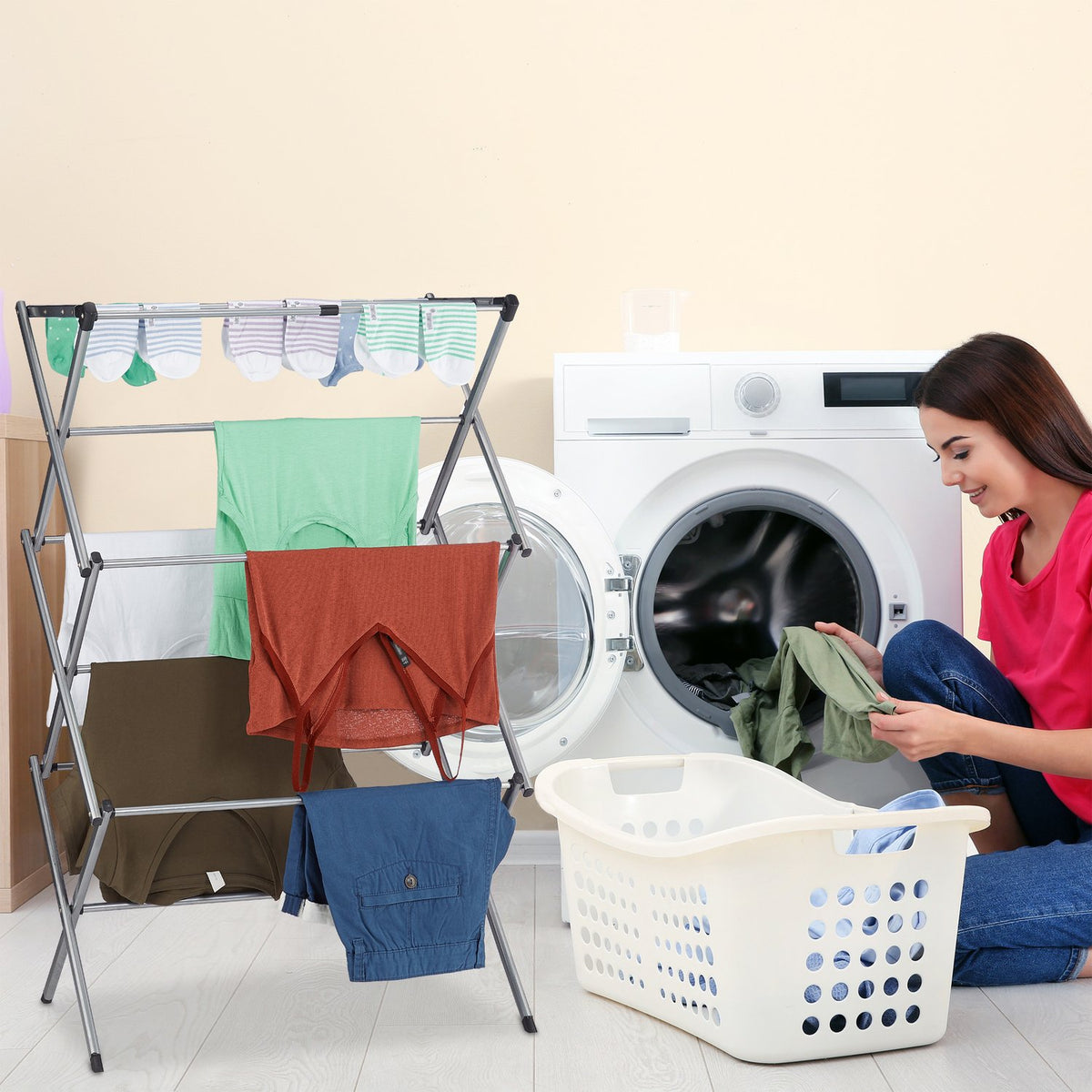 Extendable and foldable drying rack