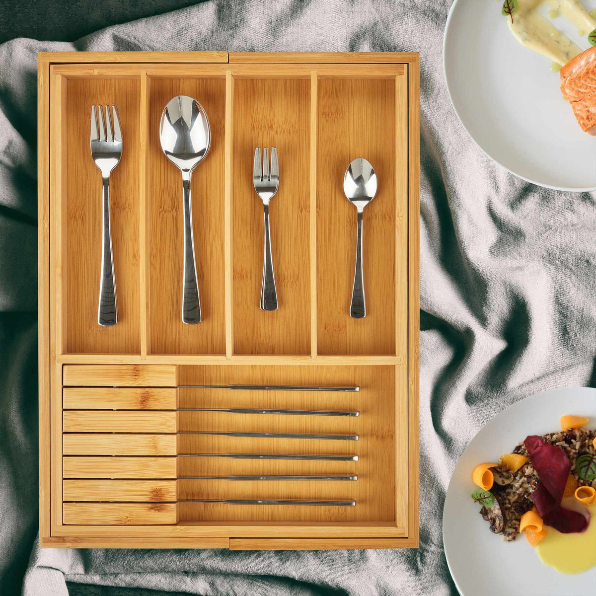Extendable bamboo cutlery tray