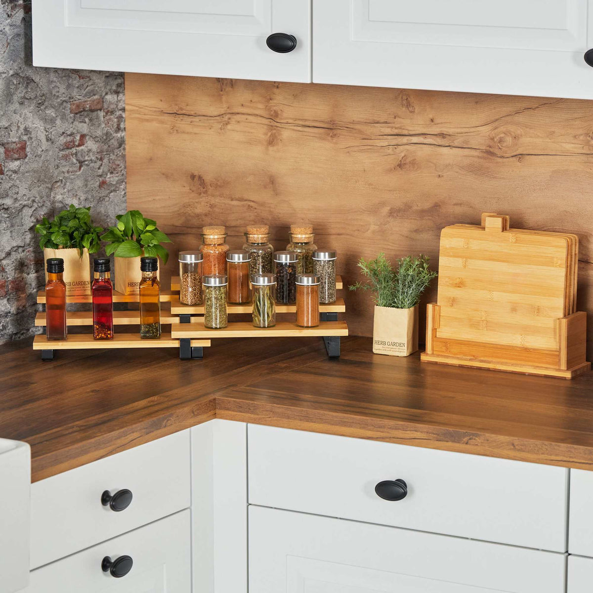 Extendable bamboo spice rack