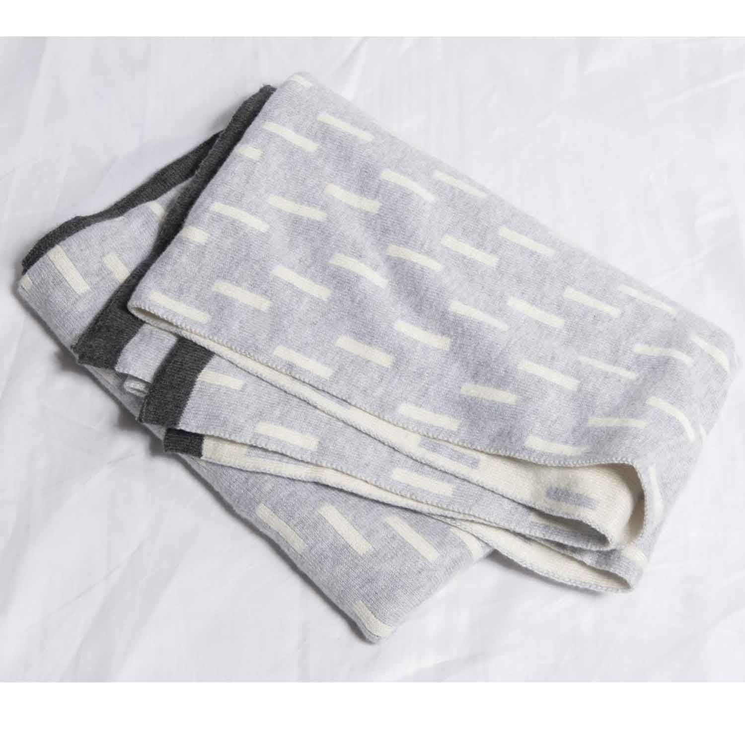 Felt Jaquard knitted Gray Line