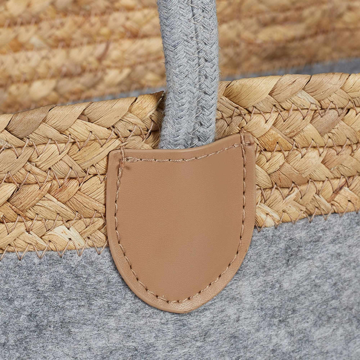 Felt bag with deer motif