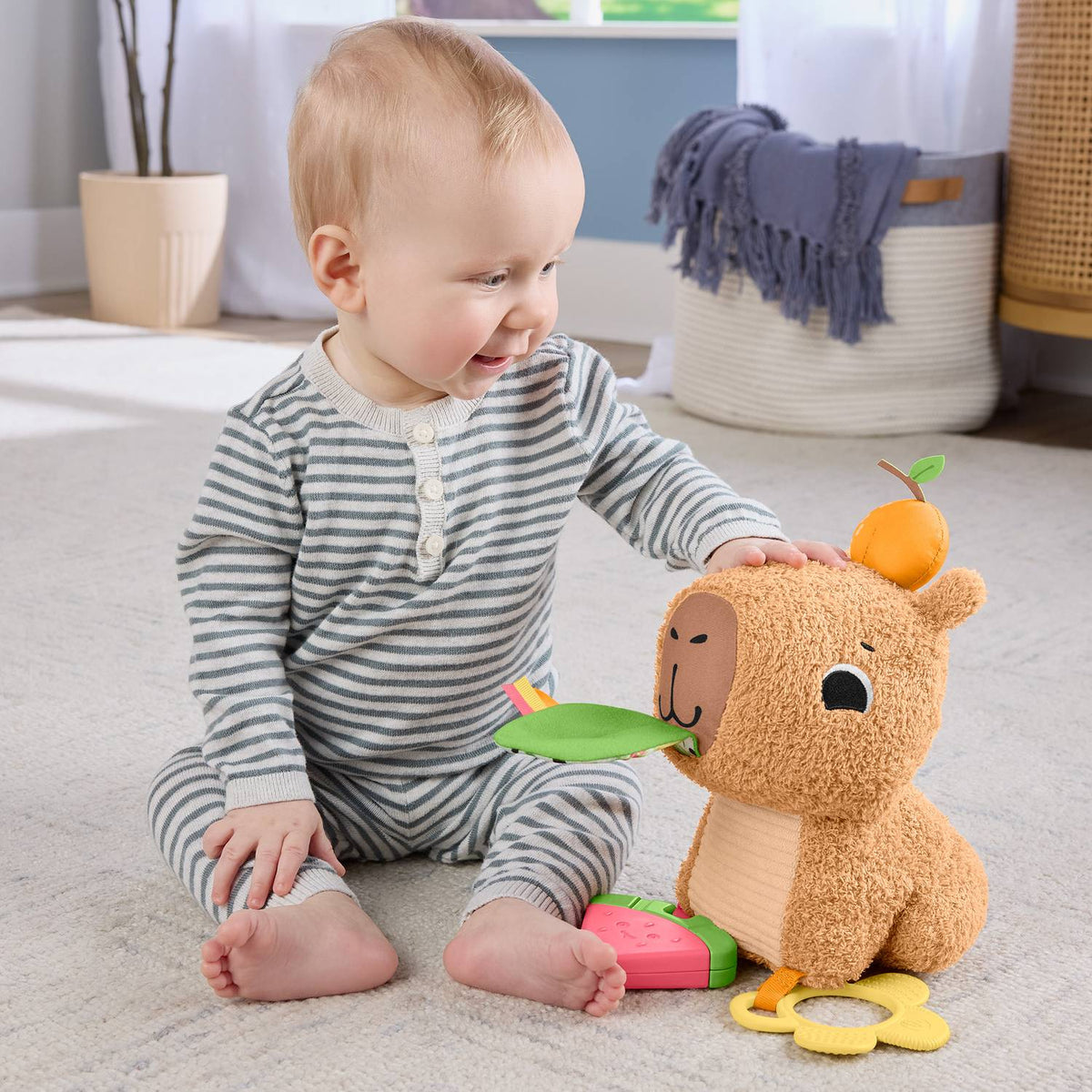 Fisher-Price Sensimals Snuggly Snacky Capy
