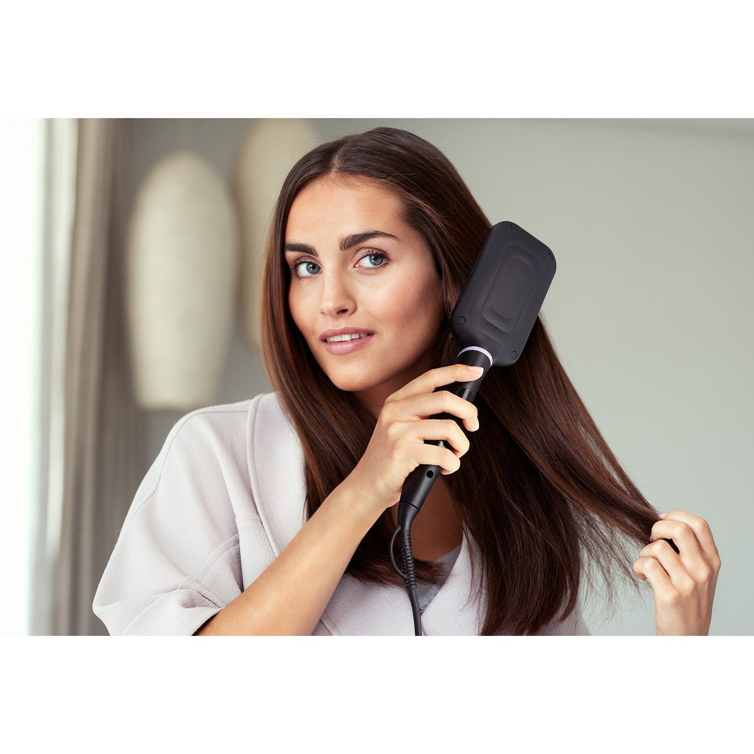 Flat brush StyleCare Essential Heated BHH880