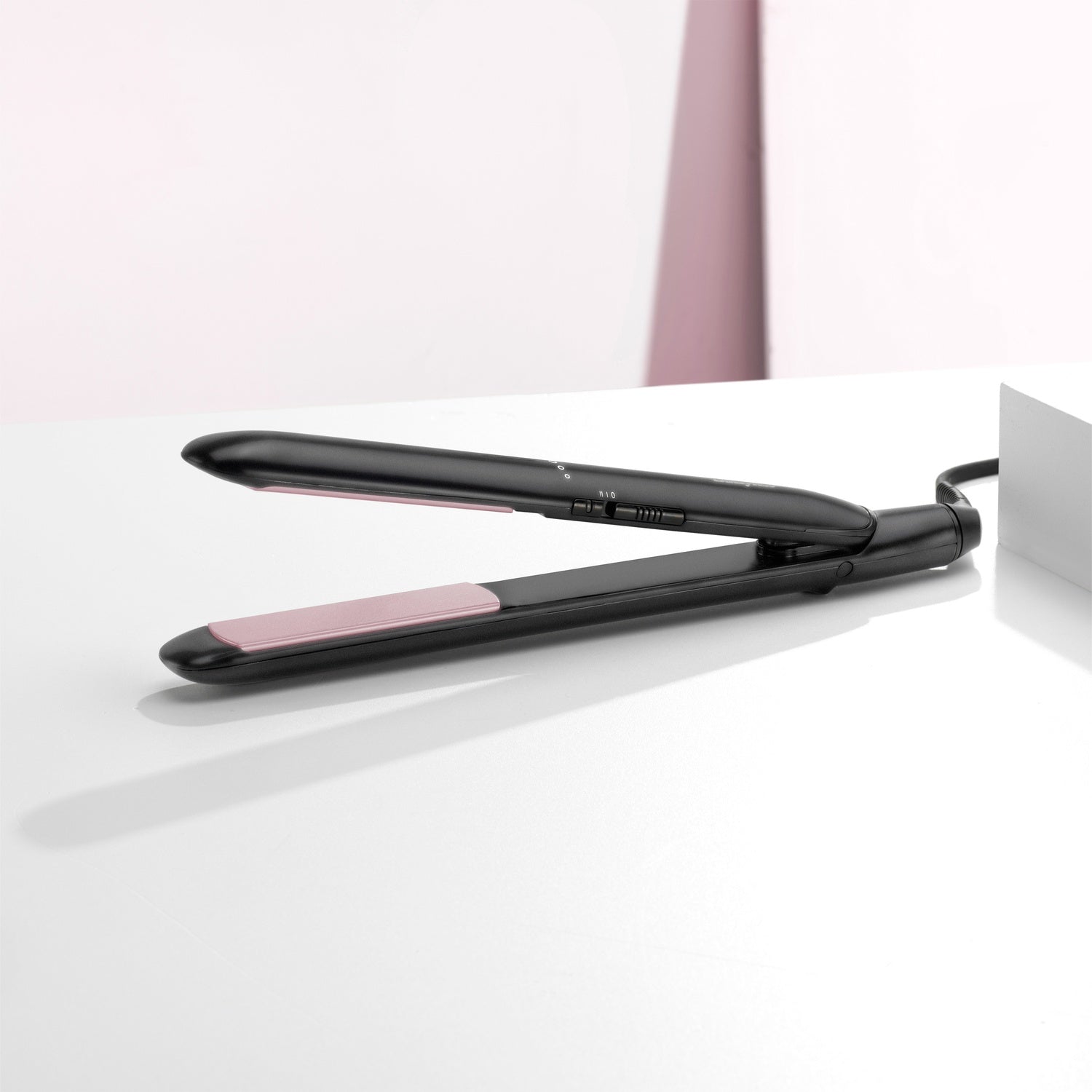 Flat iron Smooth Ceramic 230°C ST241E