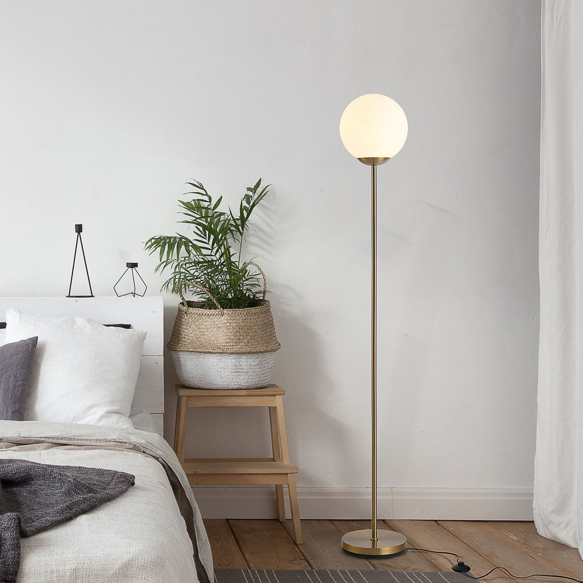 Floor Lamp In Gold Elegant Living Room Floor Lamp Made Of Metal With Glass, 25X25X171Cm