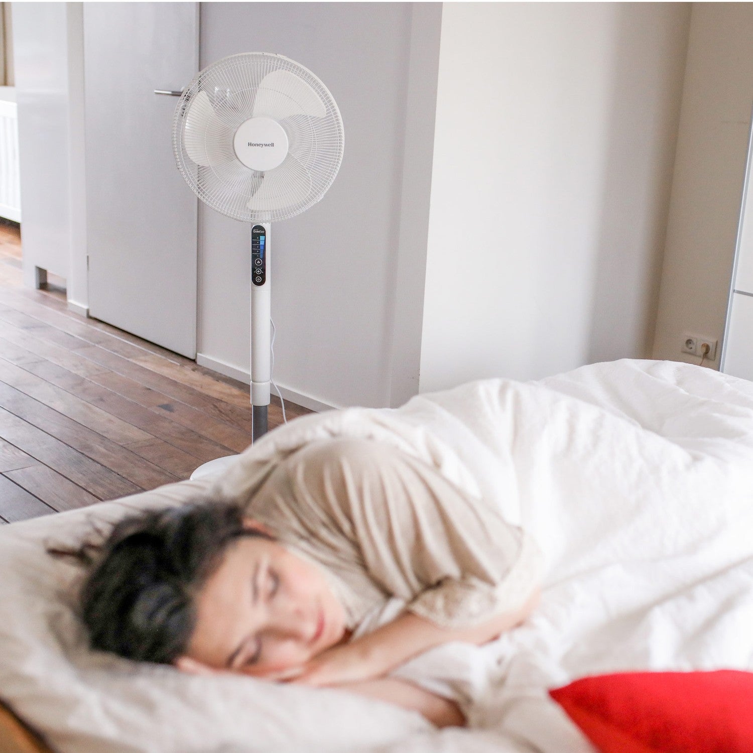 Floor fan Quiet Oscillating HSF600WE4