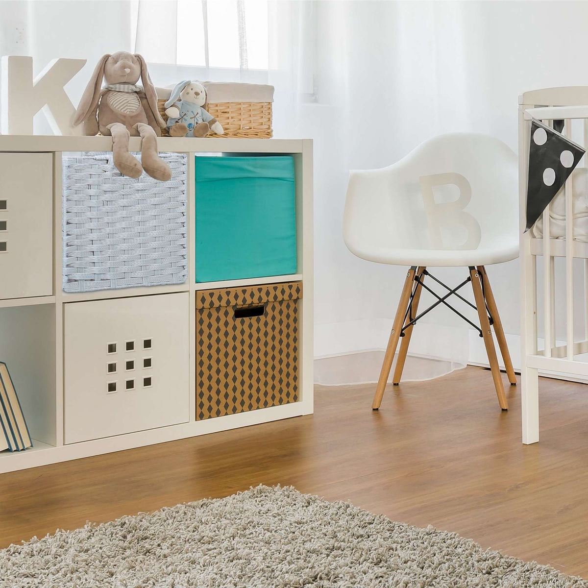 Foldable storage basket