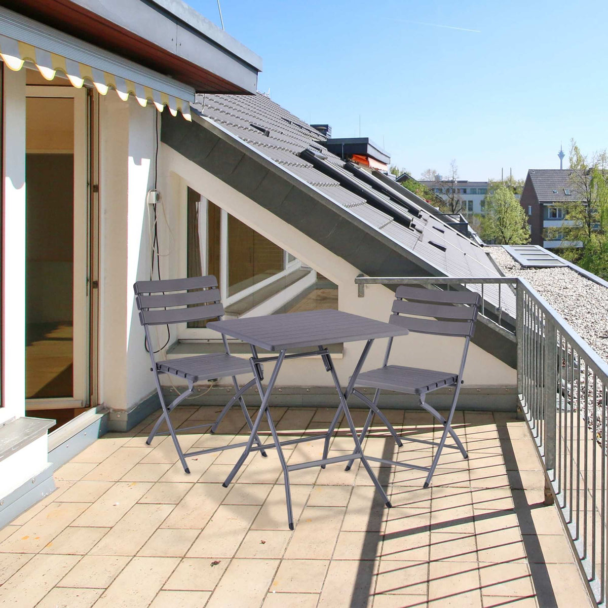 Folding table