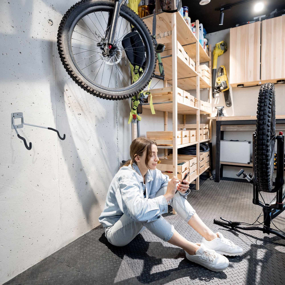 Folding wall bracket for bicycle