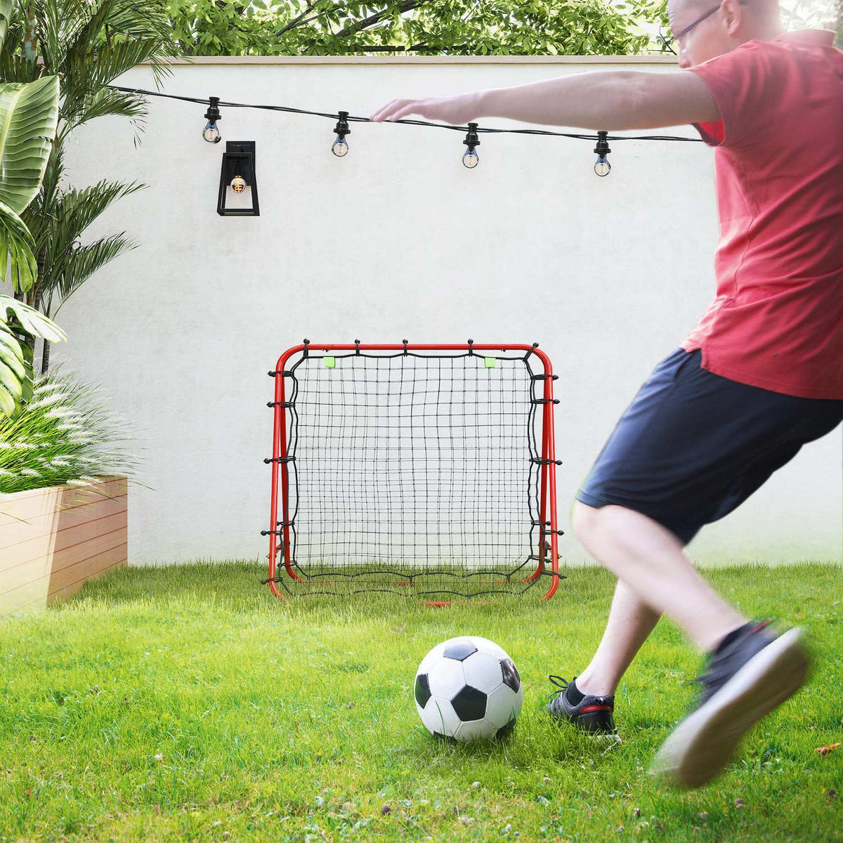 Football Rebounder Kickback Goal Rebound Wall Net Double-Sided Rebound Adjustable in 5 Levels for Football Training Steel Red 100 x 95 x 90 cm