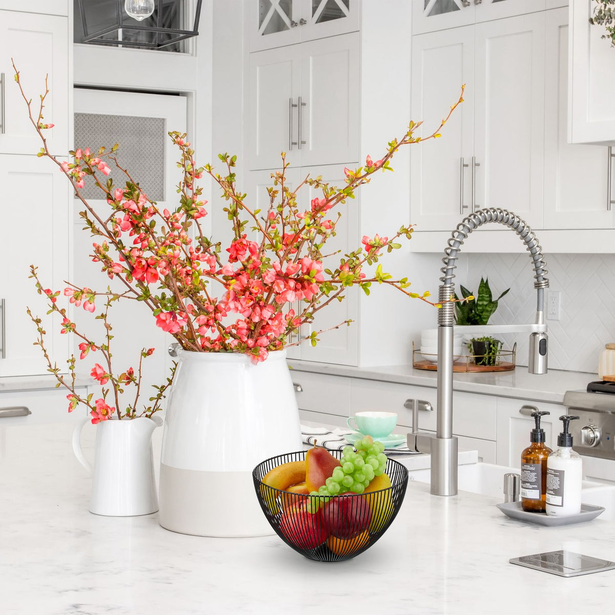 Fruit bowl in black metal