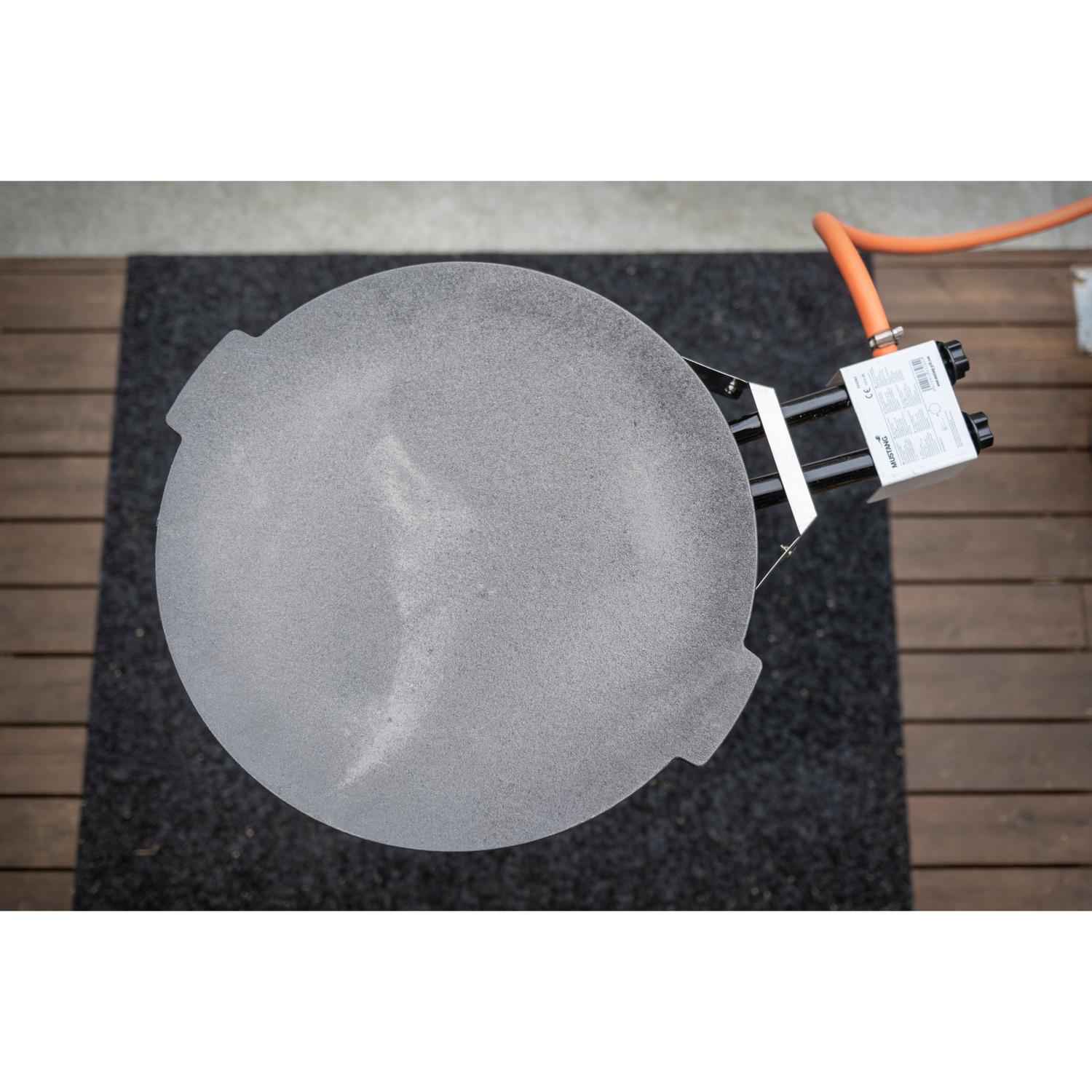 Frying pan 45 cm including legs.