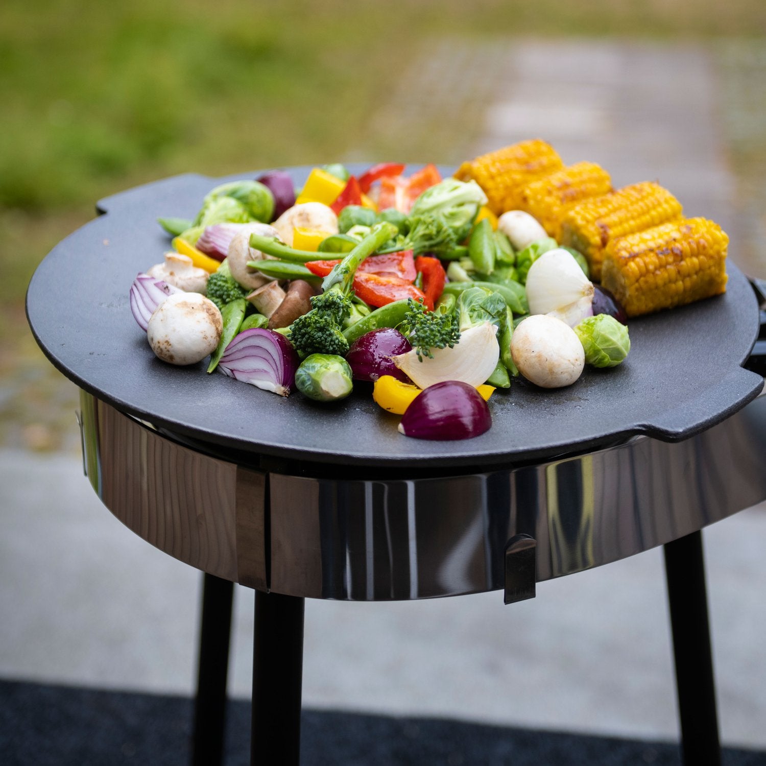 Frying pan 45 cm including legs.