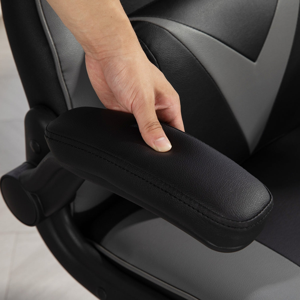Gaming chair with rocker function, ergonomic computer chair, height-adjustable office chair, rotating desk chair with head and lumbar cushion, load capacity up to 120 kg, black + gray