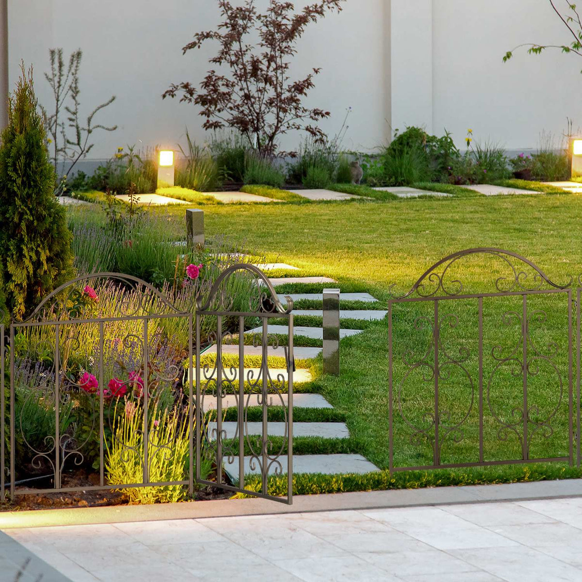 Garden fence with 3 panels