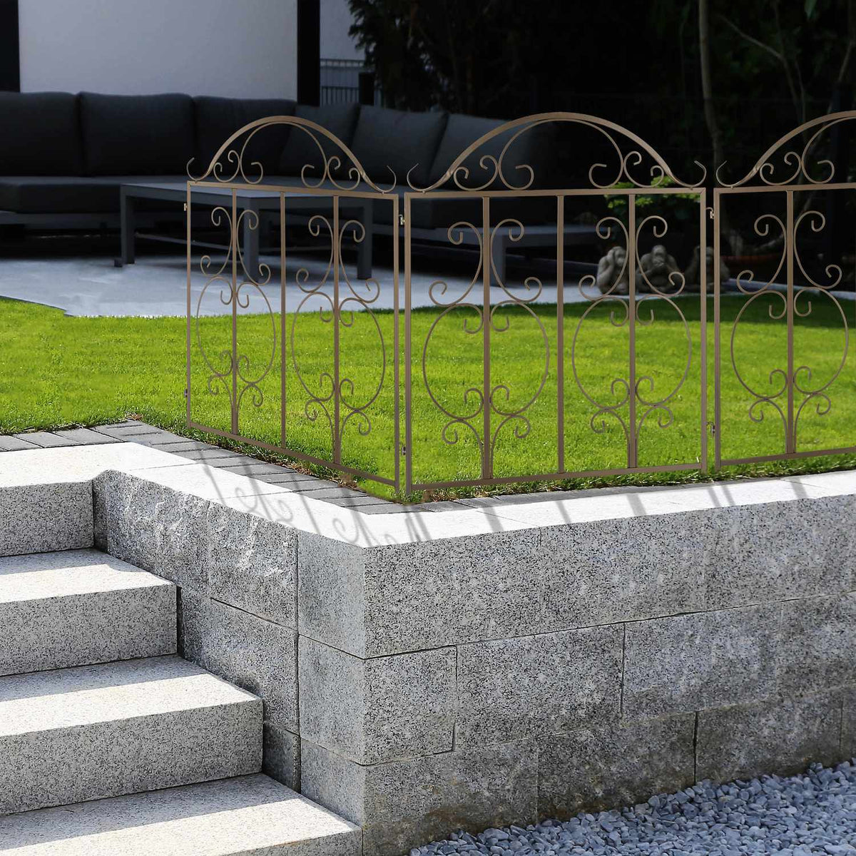 Garden fence with 3 panels