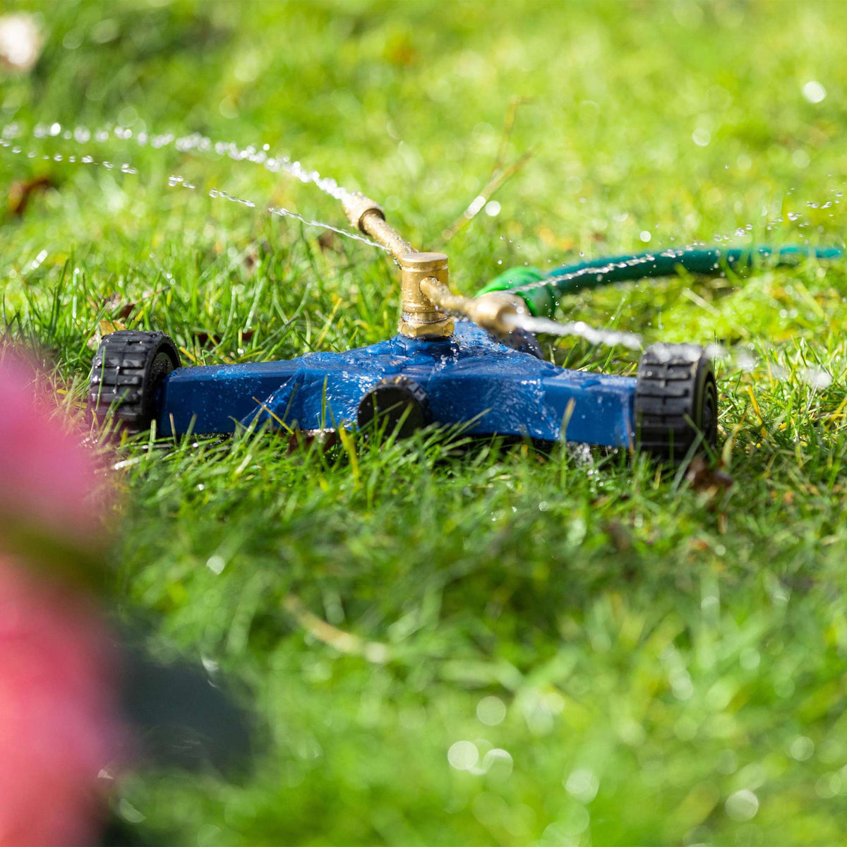 Garden sprinkler 2-arm with wheels
