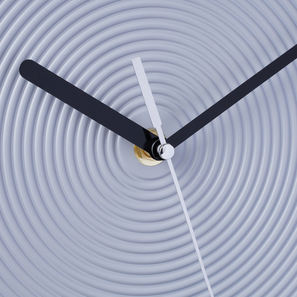 Grey Minimalist Wall Clock – No Numbers, Battery-Powered