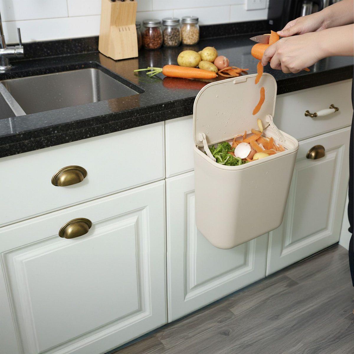 Hanging Kitchen Bin, 9L – Compact Waste Disposal
