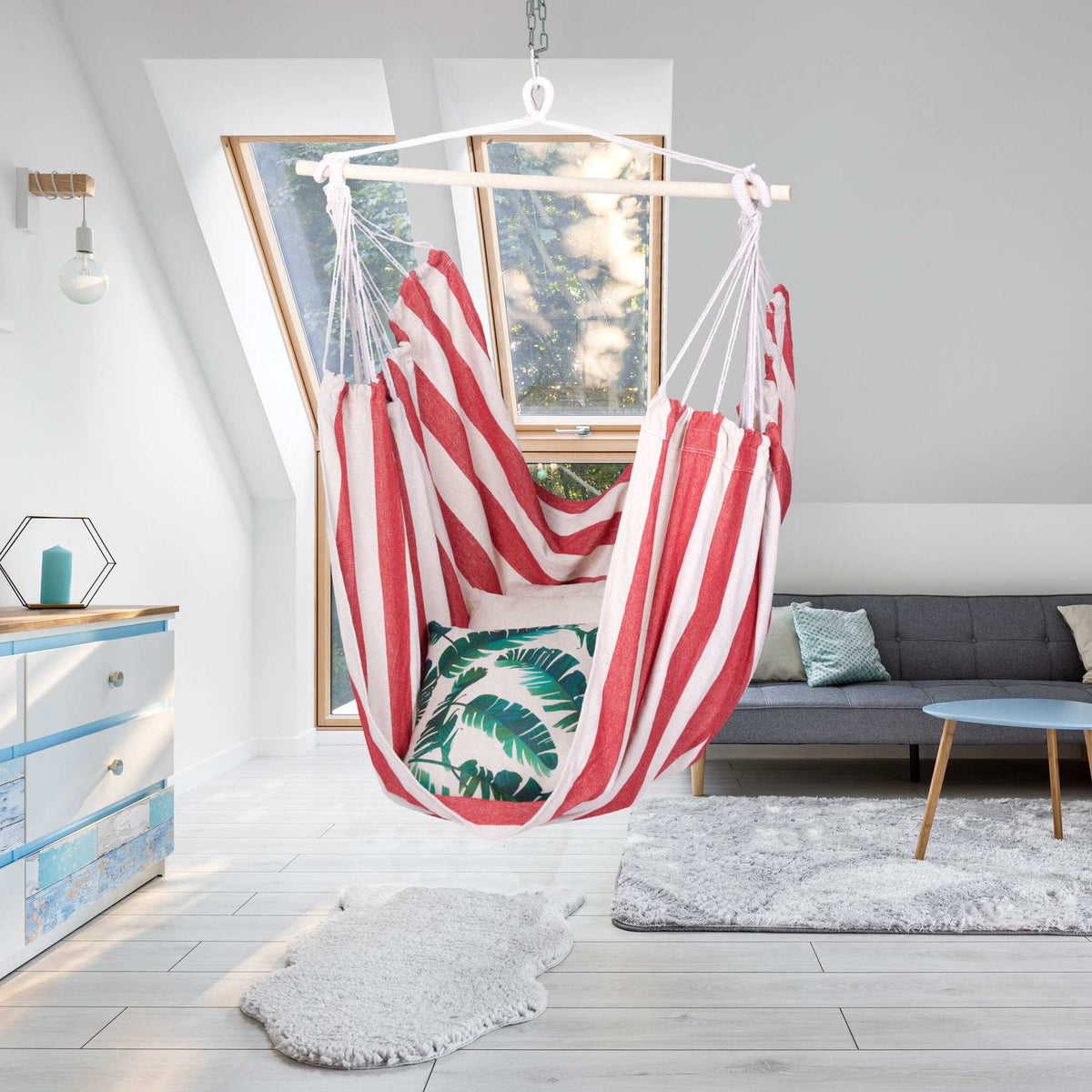 Hanging chair with stripes