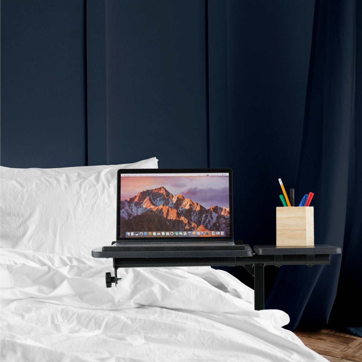Height-adjustable laptop table with wheels