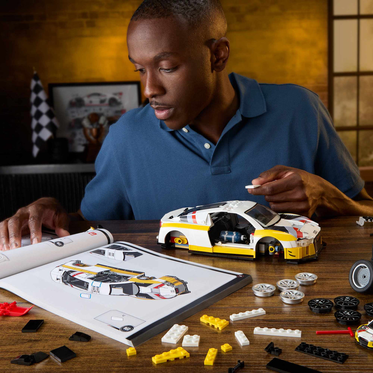Hot Wheels Audi R8 LMS Building Set, 820 Pieces