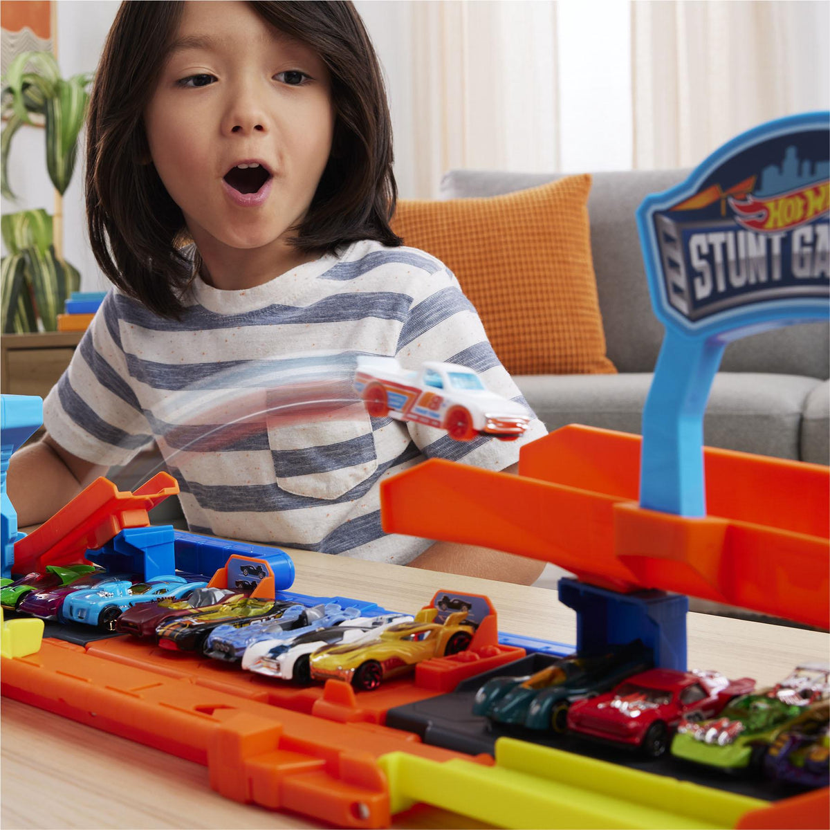 Hot Wheels Transforming Stunt Garage with Track System