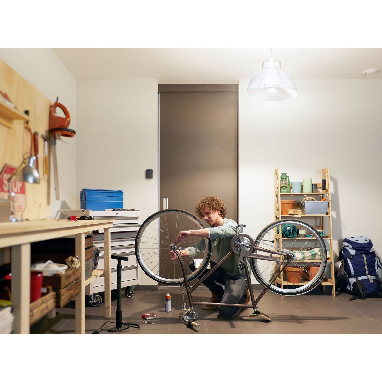 Hue White E27 A67 1600lm 1-pack