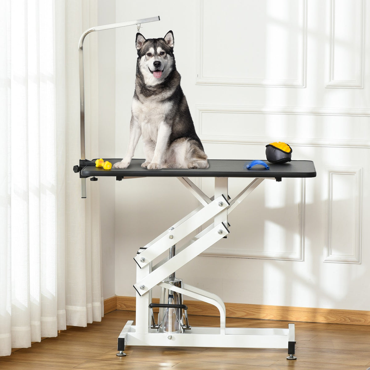 Hydraulic trimming table, shearing table including gallows, dog grooming