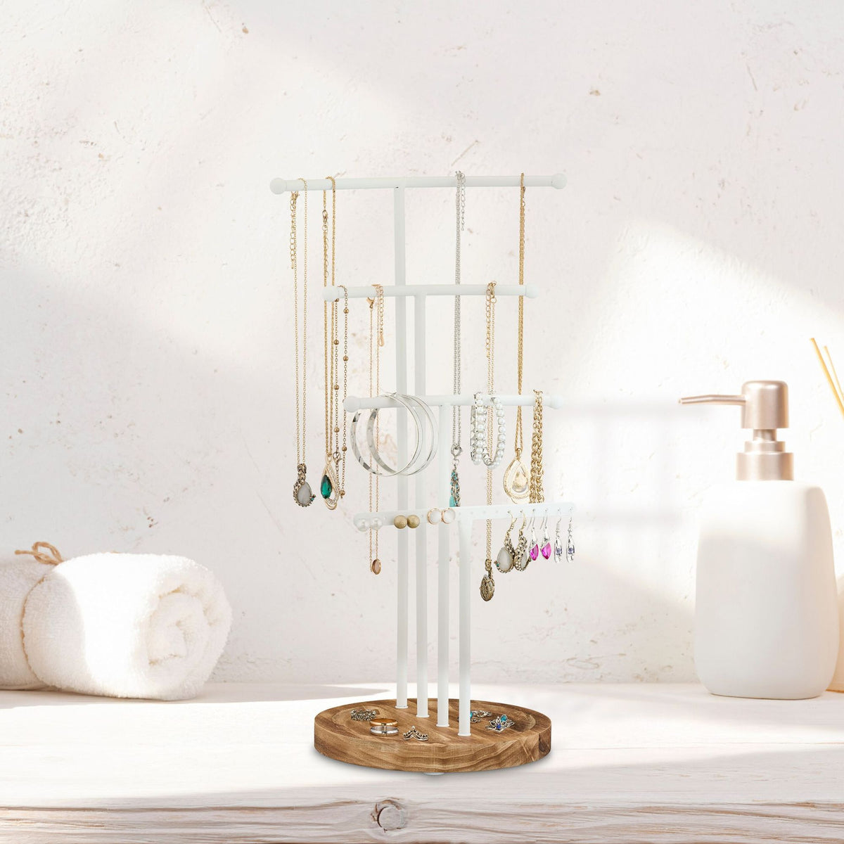 Jewelery holder in wood and iron