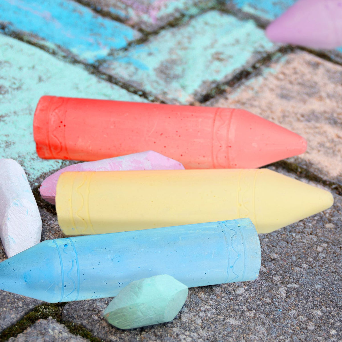 Large, Non-Toxic Chalk Set – 15 Bright Colors