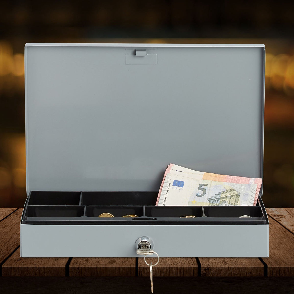 Lockable cash drawer