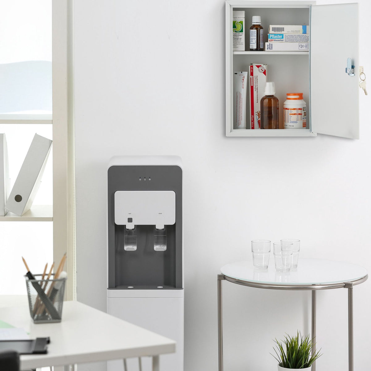 Lockable medicine cabinet