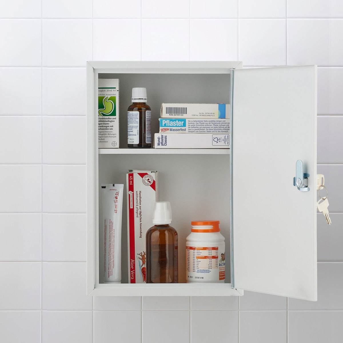 Lockable medicine cabinet