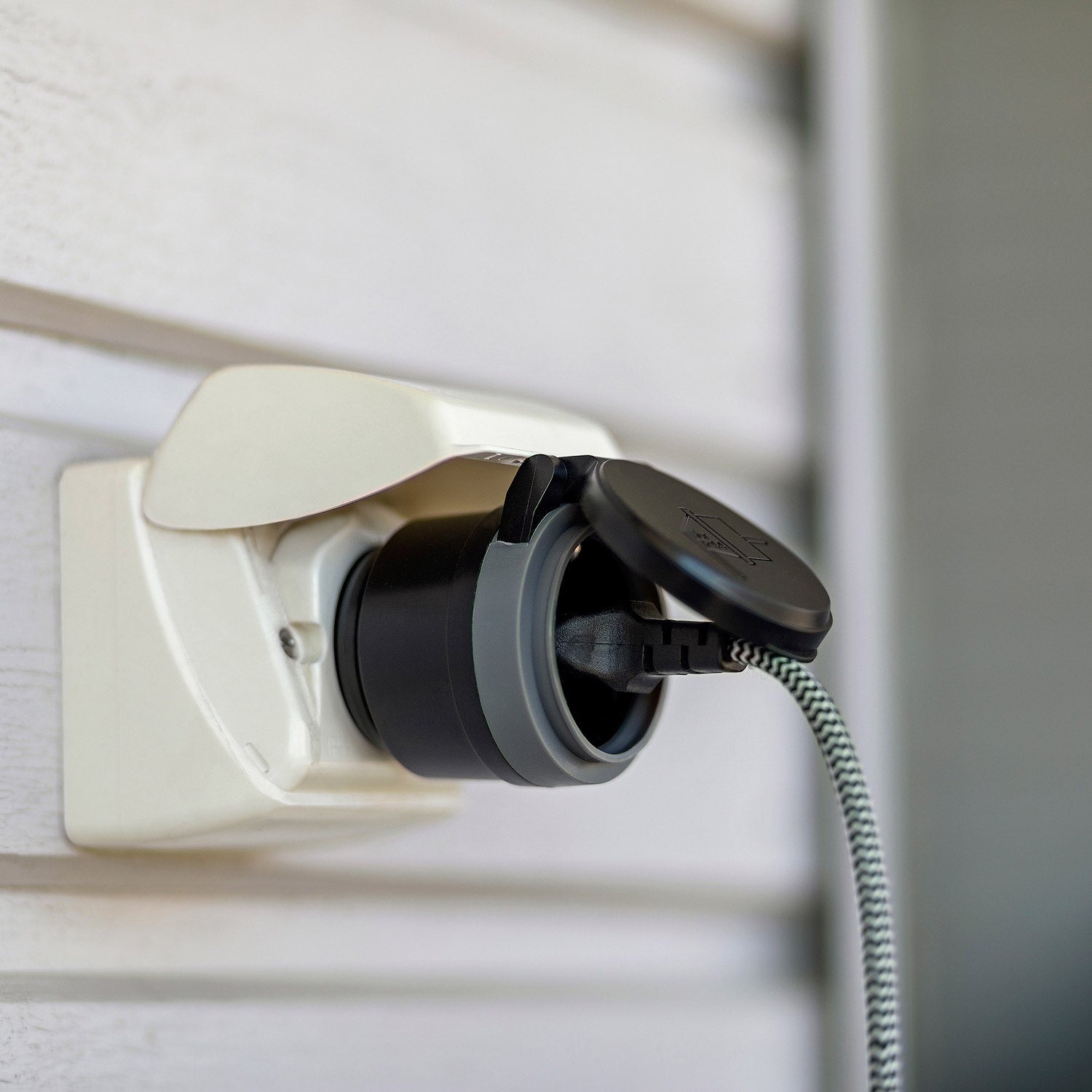 MGDR-200 Plug-in receiver dimmer 200W IP44