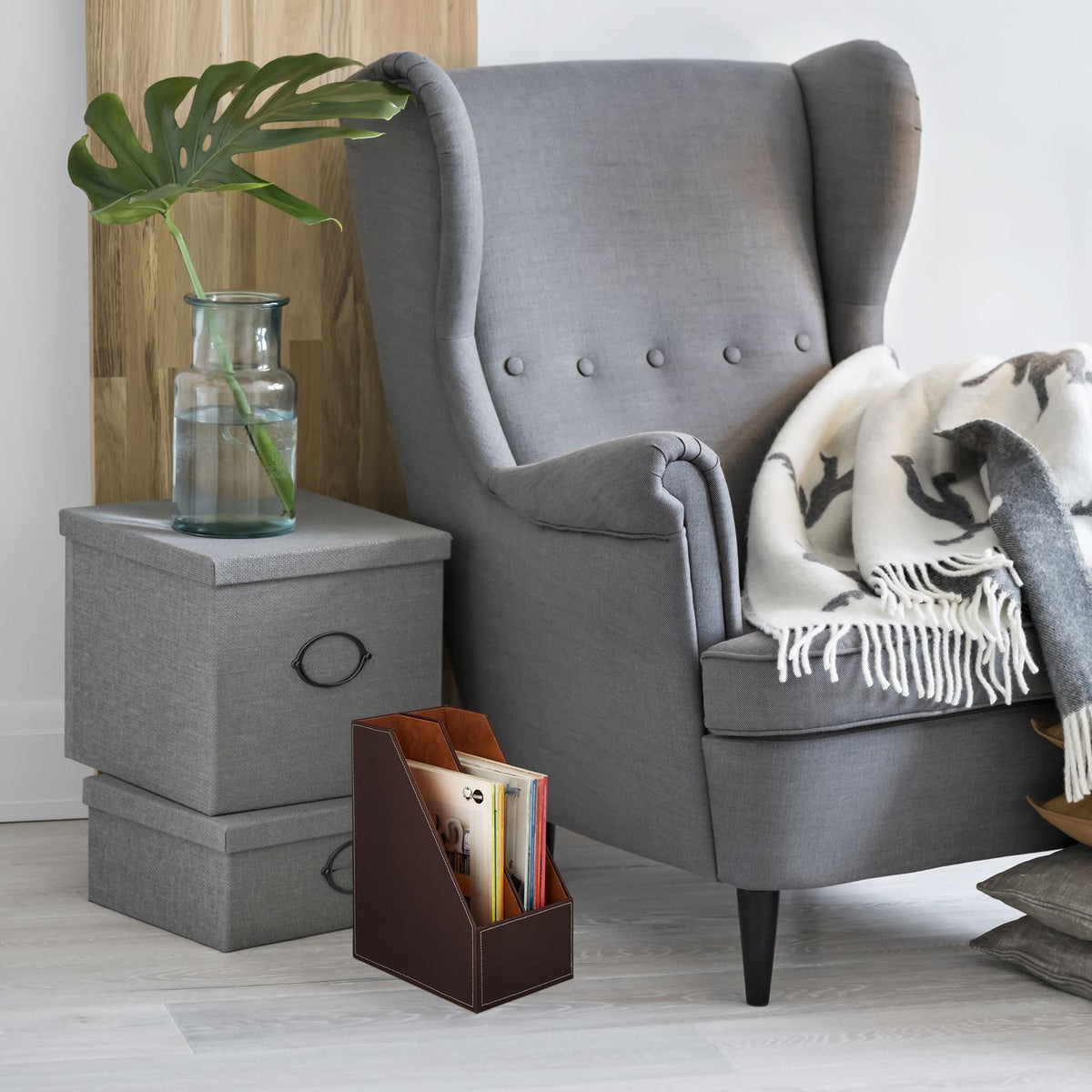 Magazine collector with 4 compartments