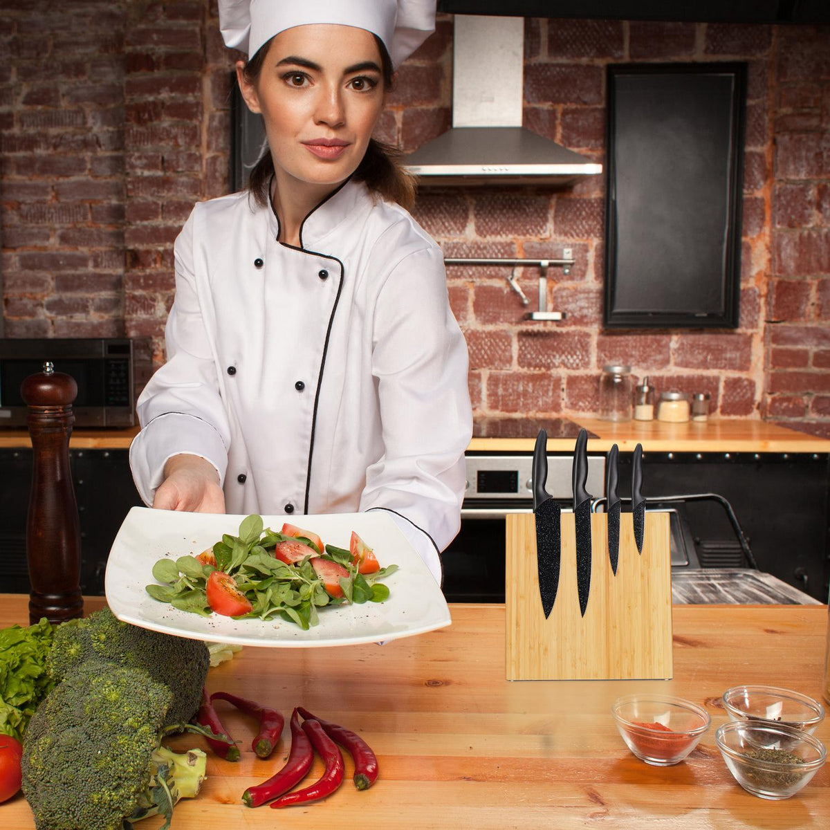 Magnetic Bamboo Knife Block – Space-Saving Kitchen Storage