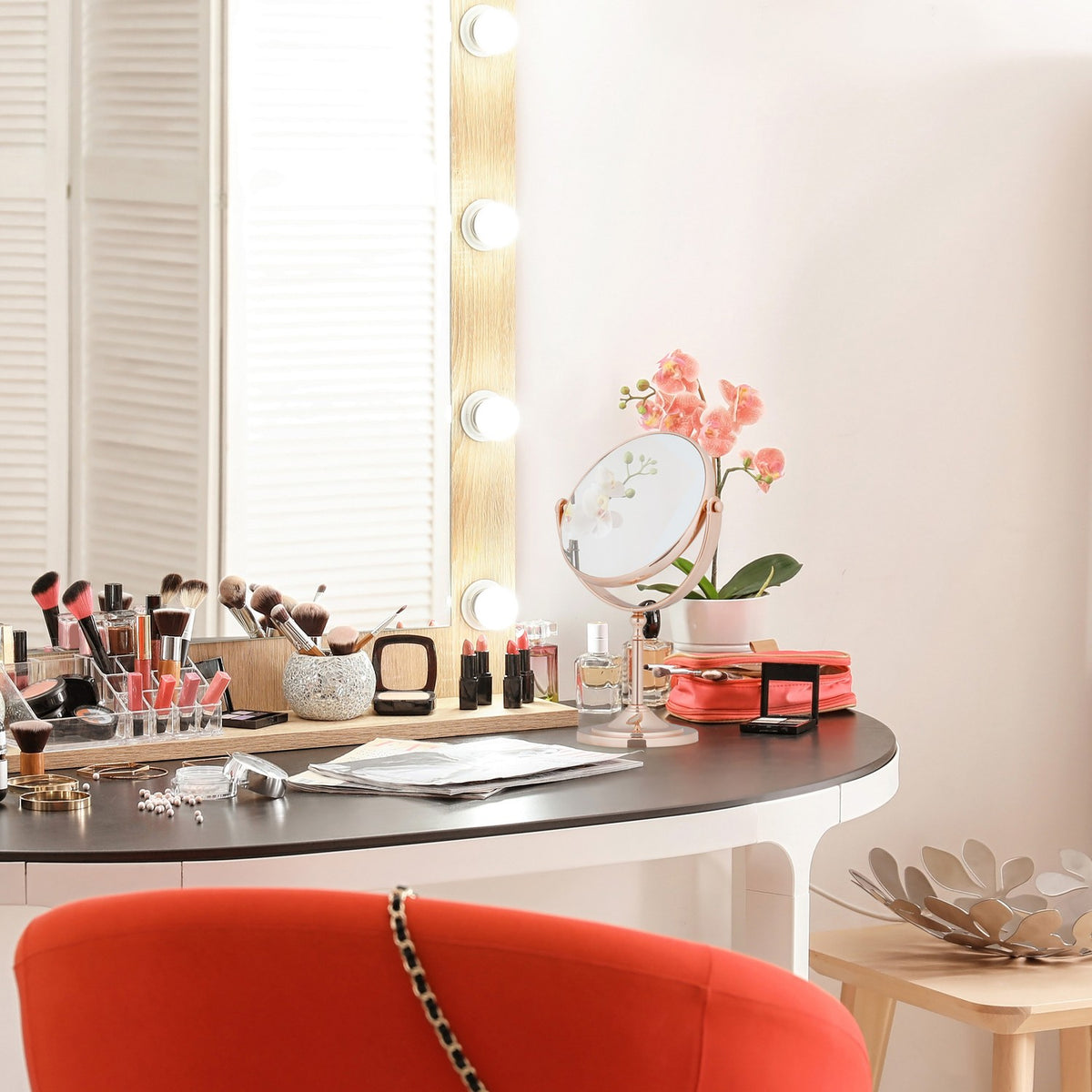 Magnifying mirror copper color
