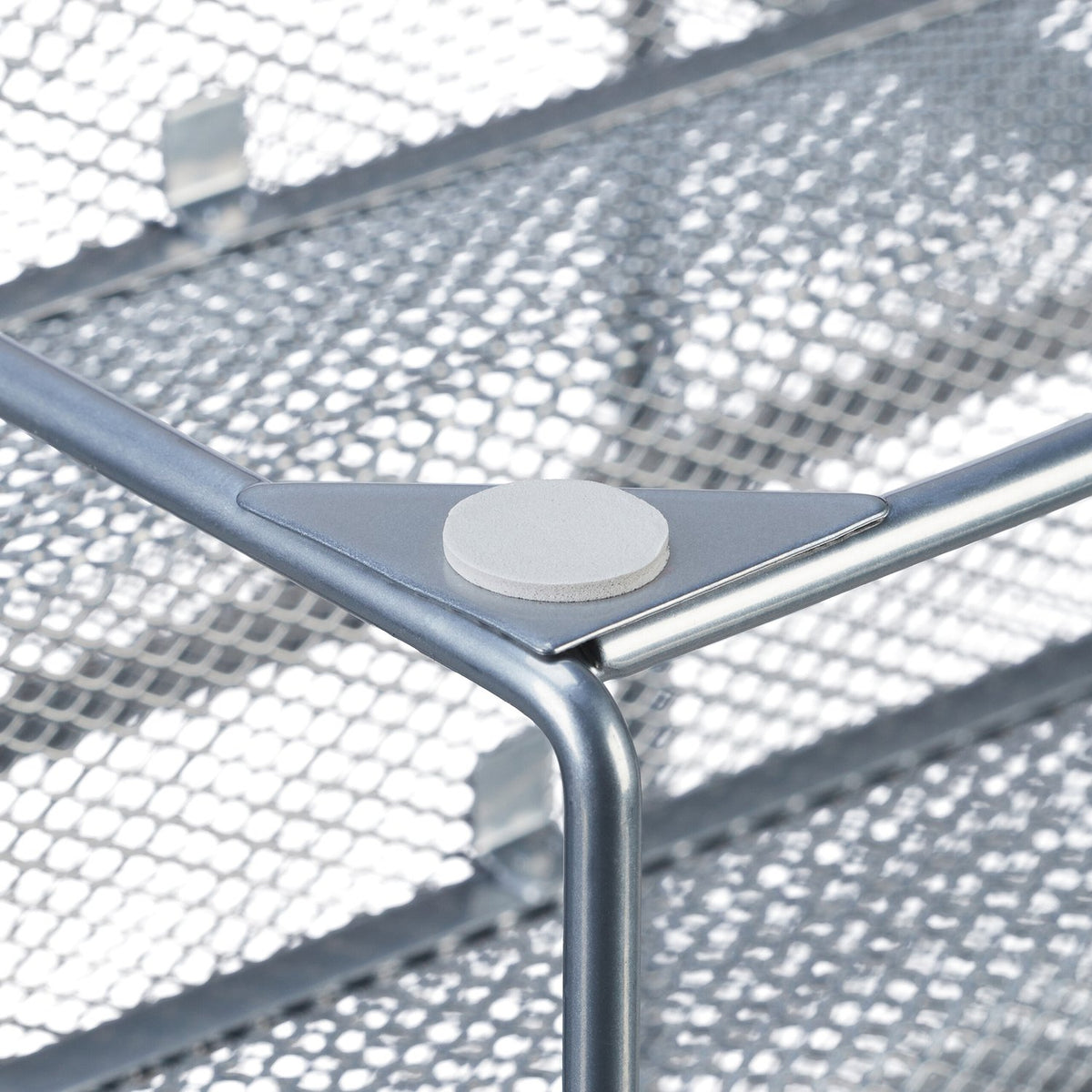 Metal magazine rack with 4 compartments