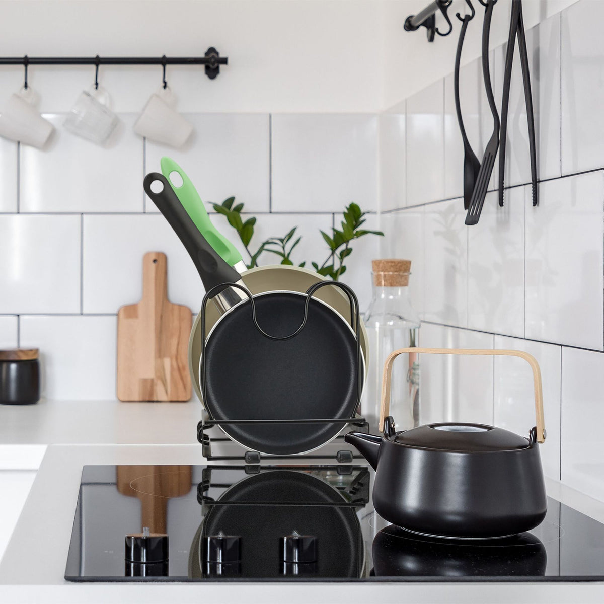 Metal pan holder