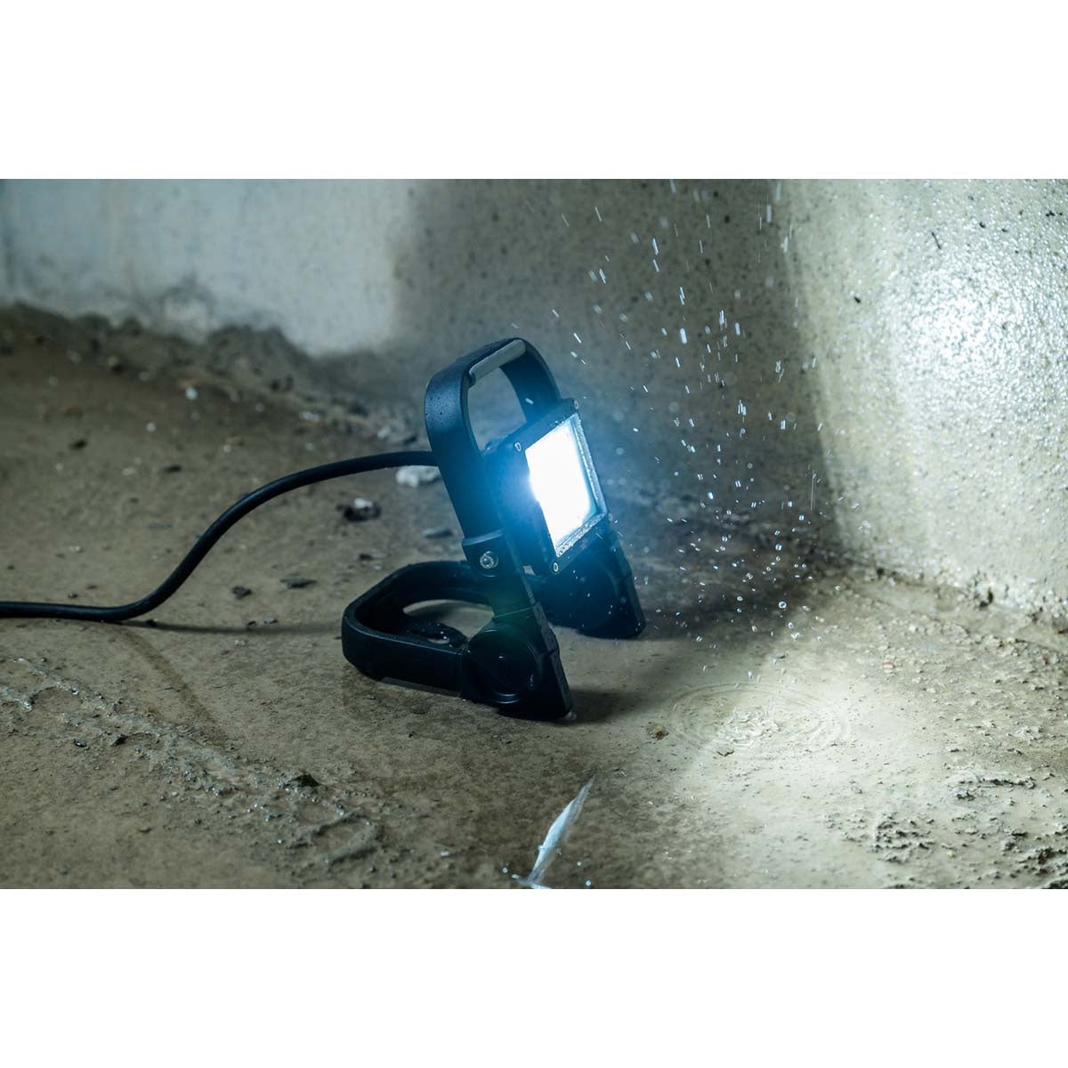 Mobile LED construction lamp JARO 1060 M / LED emergency lighting for outdoors 10W (work lamp with 2m cable and quick connection, LED spotlight IP65, 1150lm)