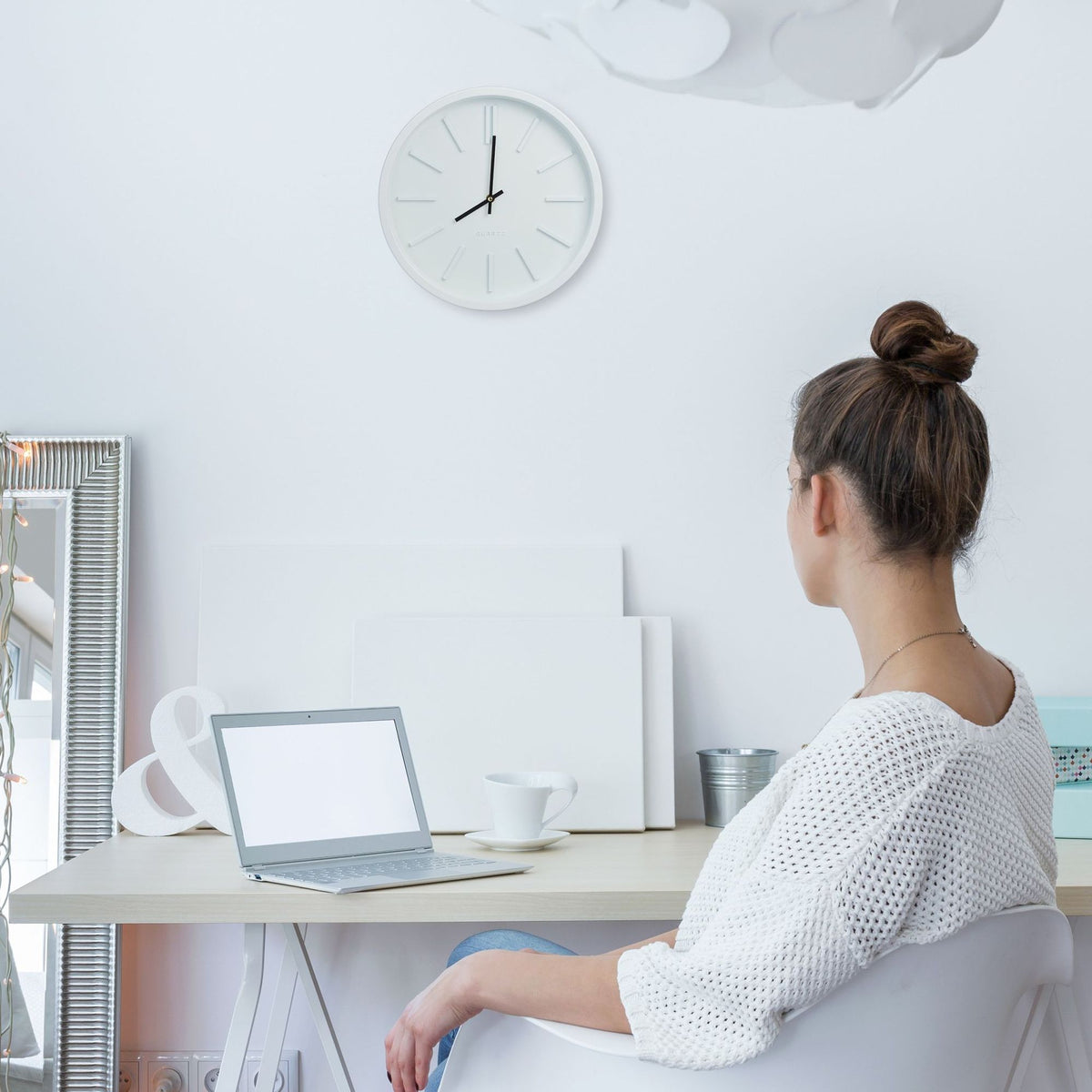 Modern wall clock