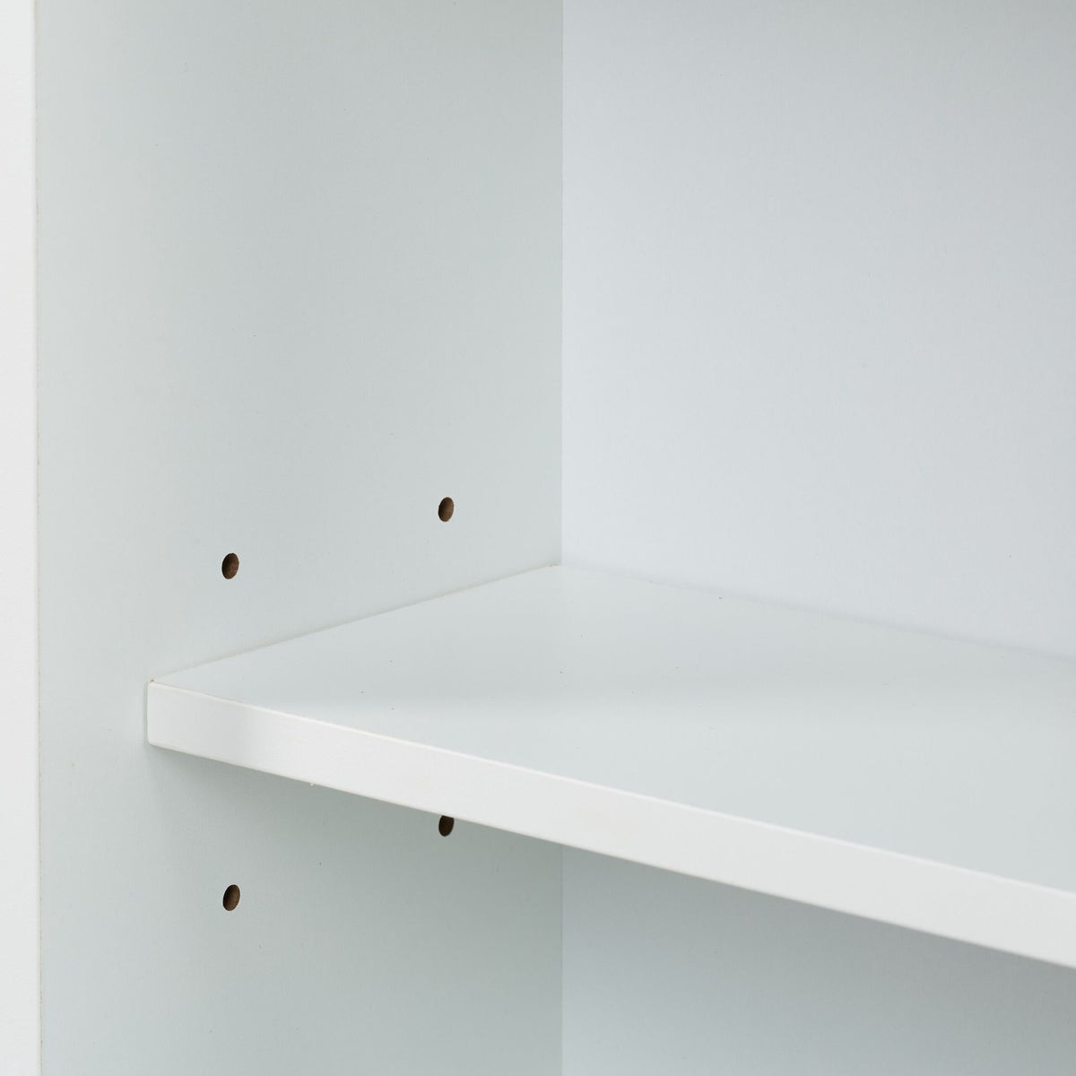 Niche cupboard with open compartments